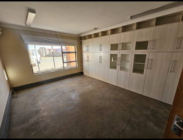 M² BUILDING FOR SALE IN VAALPARK